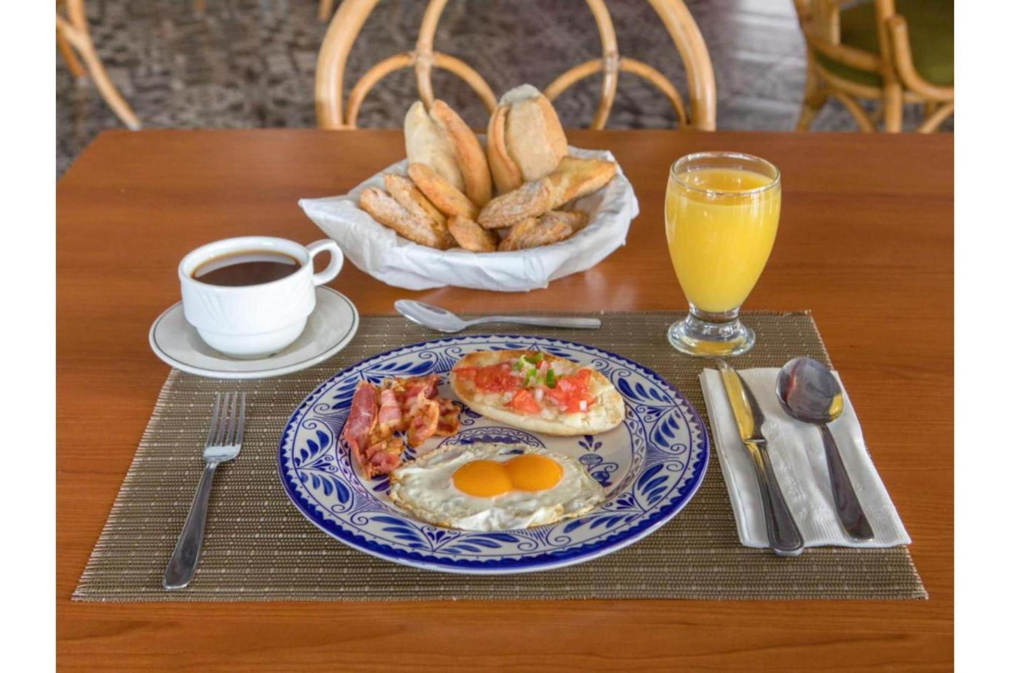 Capital O Gran Hotel Campestre Celaya  Ngoại thất bức ảnh